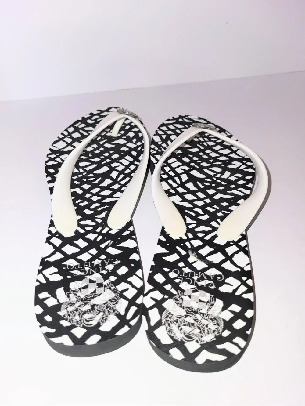 NWOT Vince Camuto Black & White Abstract Flip Flop Thong Sandal Large 8.5-9